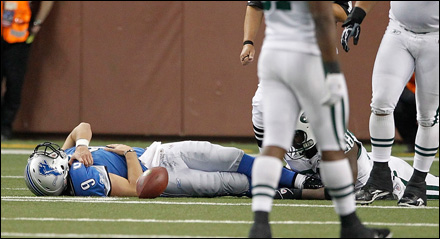 Matthew Stafford au sol