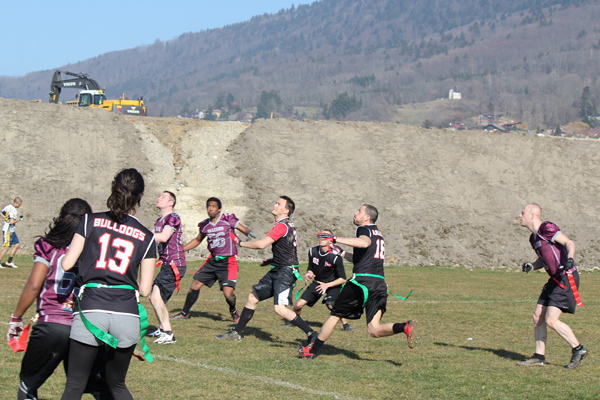 Bataille pour le cuir entre Bulldogs et Falcons