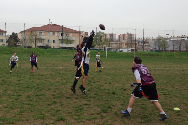 Touchdown Canonniers contre les Falcons