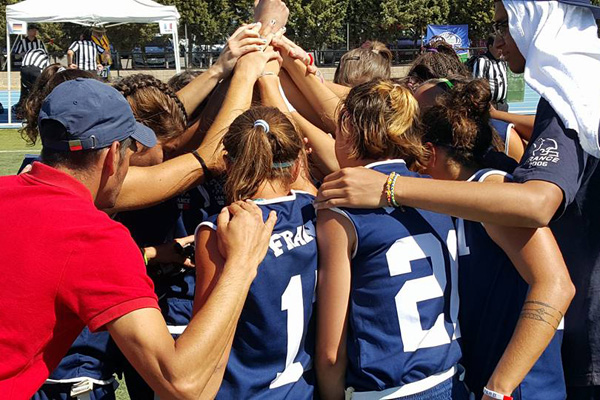Un des derniers huddles de la journée pour les Bleues