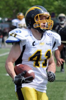 Guillaume Buquet perce la dfense Cougars