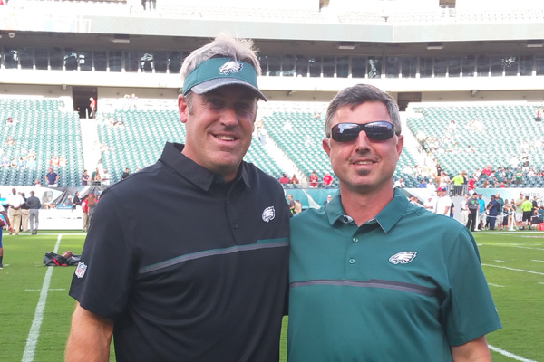 Doug Pederson et Charles Paviot avant un match de pré-saison