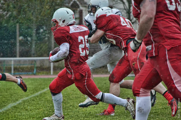 Perce au sol du runningback Vincent Vecchi