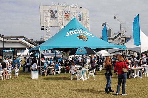 Le <a href='/nfl/jacksonville-jaguars'>Jaguars</a> village propose toute sortes d'activits avant le Kickoff