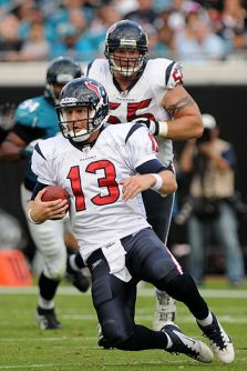  T.J Yates le 3me <span class='glossary'><a href='/glossaire#quarterback'>QB</a><span class='explanation'><b>Quarterback</b><br/>c'est le stratge de l'quipe. Il dcide des tactiques avec ses coachs. Il est charg de transmettre la balle  ses coureurs et de distiller les passes  ses receveurs.</span></span> des Texans