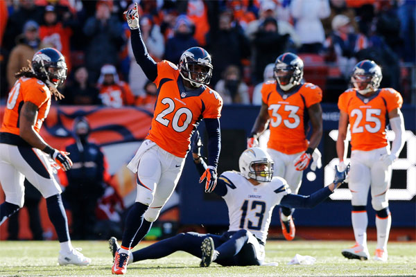 Mike Adams arrête Keenan Allen