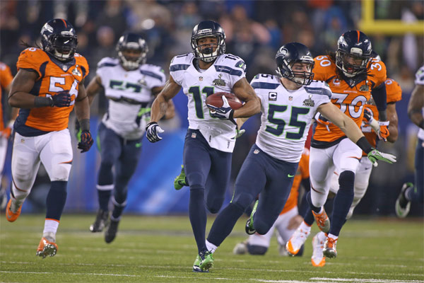 Percy Harvin remonte le kickoff pour le TD