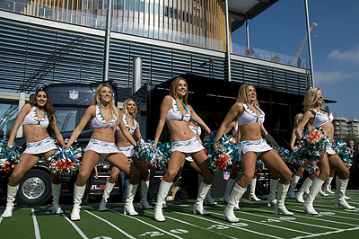 Les cheerleaders des Dolphins ont fait le spectacle  Wembley.