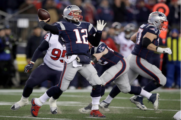 Brady a été secoué par la défense adverse