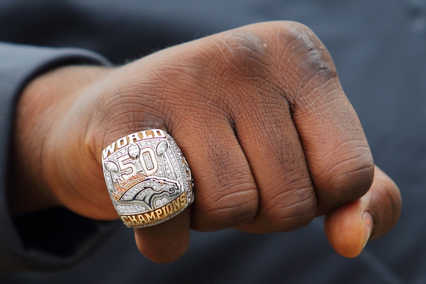 la bague de vainqueur du Super Bowl 50 de Malik JACKSON