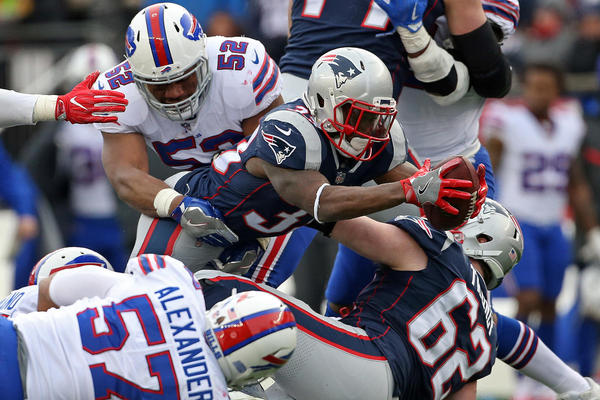 Dion Lewis éloigne les Bills des playoffs avec une grosse performance au sol