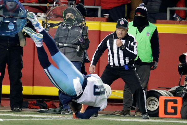 Touchdown ! Passe de Mariota vers... Mariota. Le play du weekend.