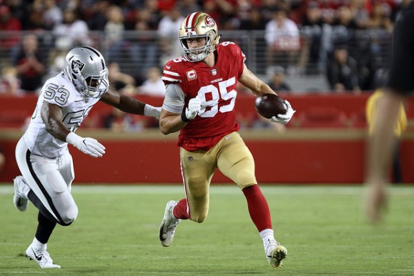 Jason Cabinda au plaquage sur George Kittle