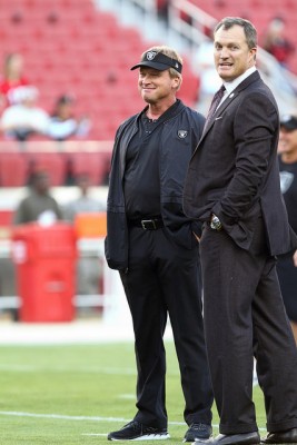 Jon Gruden tout sourire