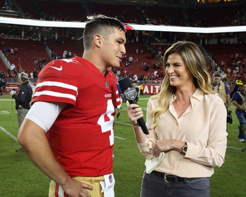 Nick Mullens au micro d'Erin Andrews