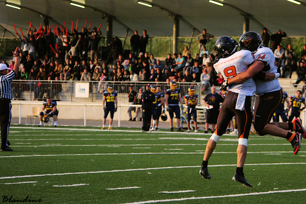 Franco et Rabel se congratulent aprs un touchdown