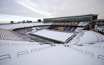 Le TCF Bank Stadium sous la neige