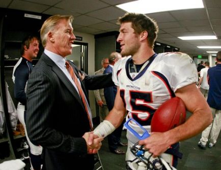 Elway et Tebow