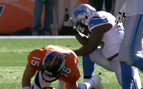 Stephen Tulloch en mode tebowing