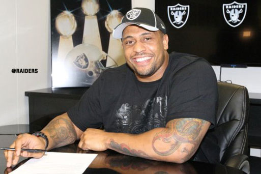Woodley (photo), Tuck? de l?exprience pour les Raiders