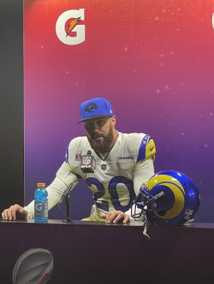 Eric Weddle en confrence de presse aprs le Super Bowl LVI
